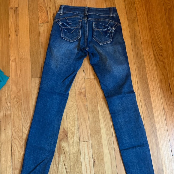 Alloy Jeans - Picture 6 of 9